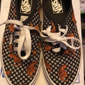 Tiger Floral women Vans size 7.5
